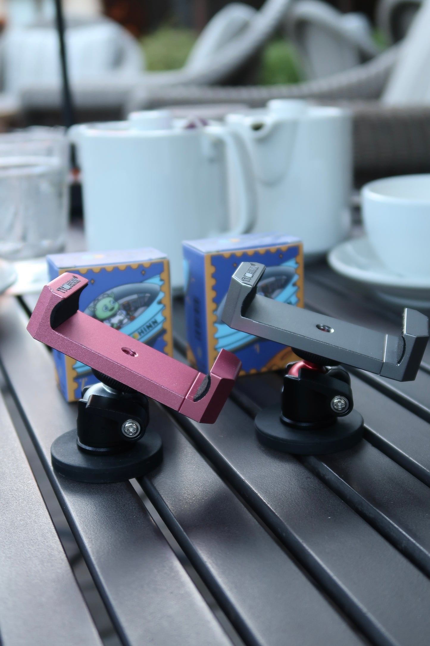 「角度調整可能」マグネット式携帯スタンド+自由ボール360度回転雲台